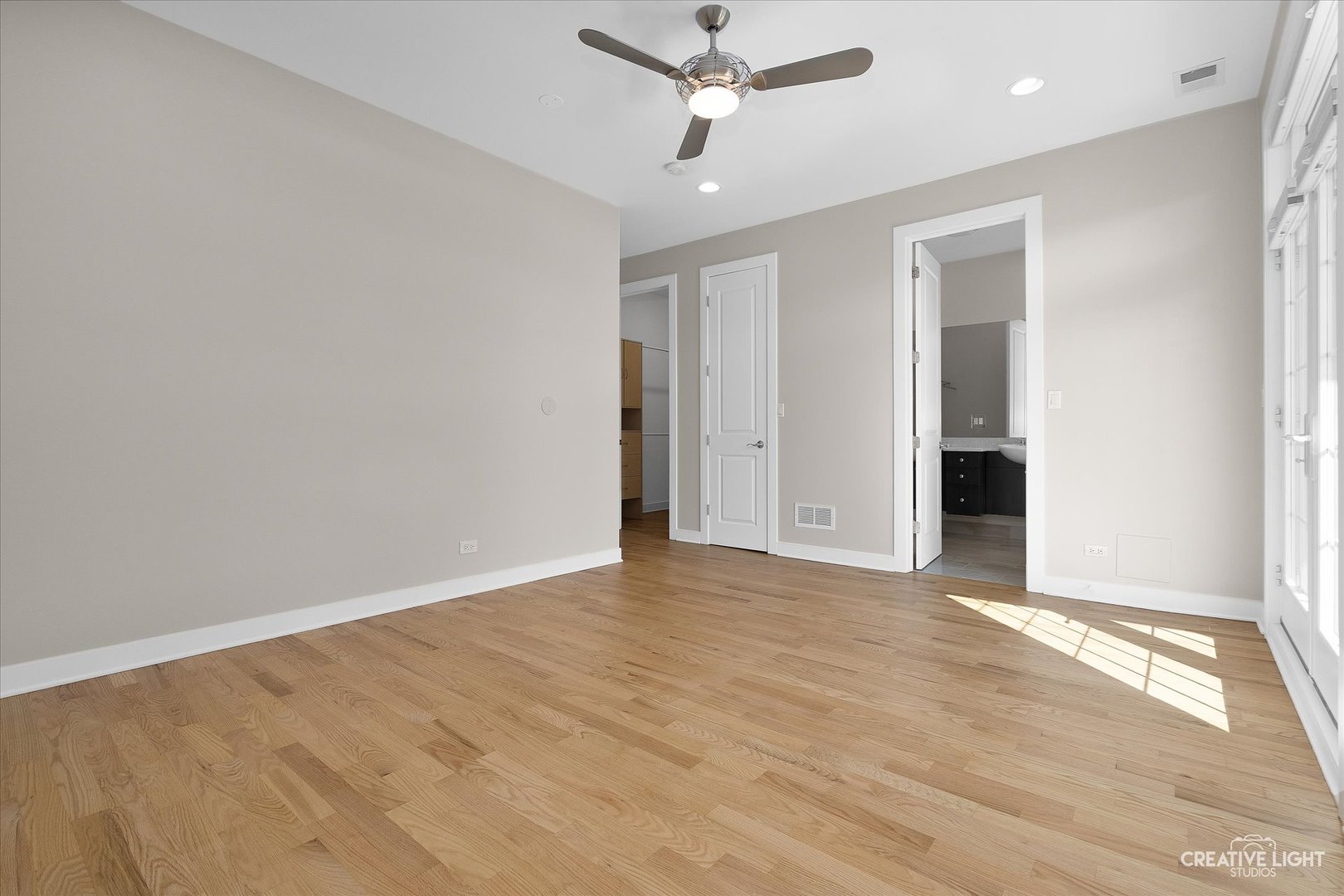 825 N California Avenue Unit: 2