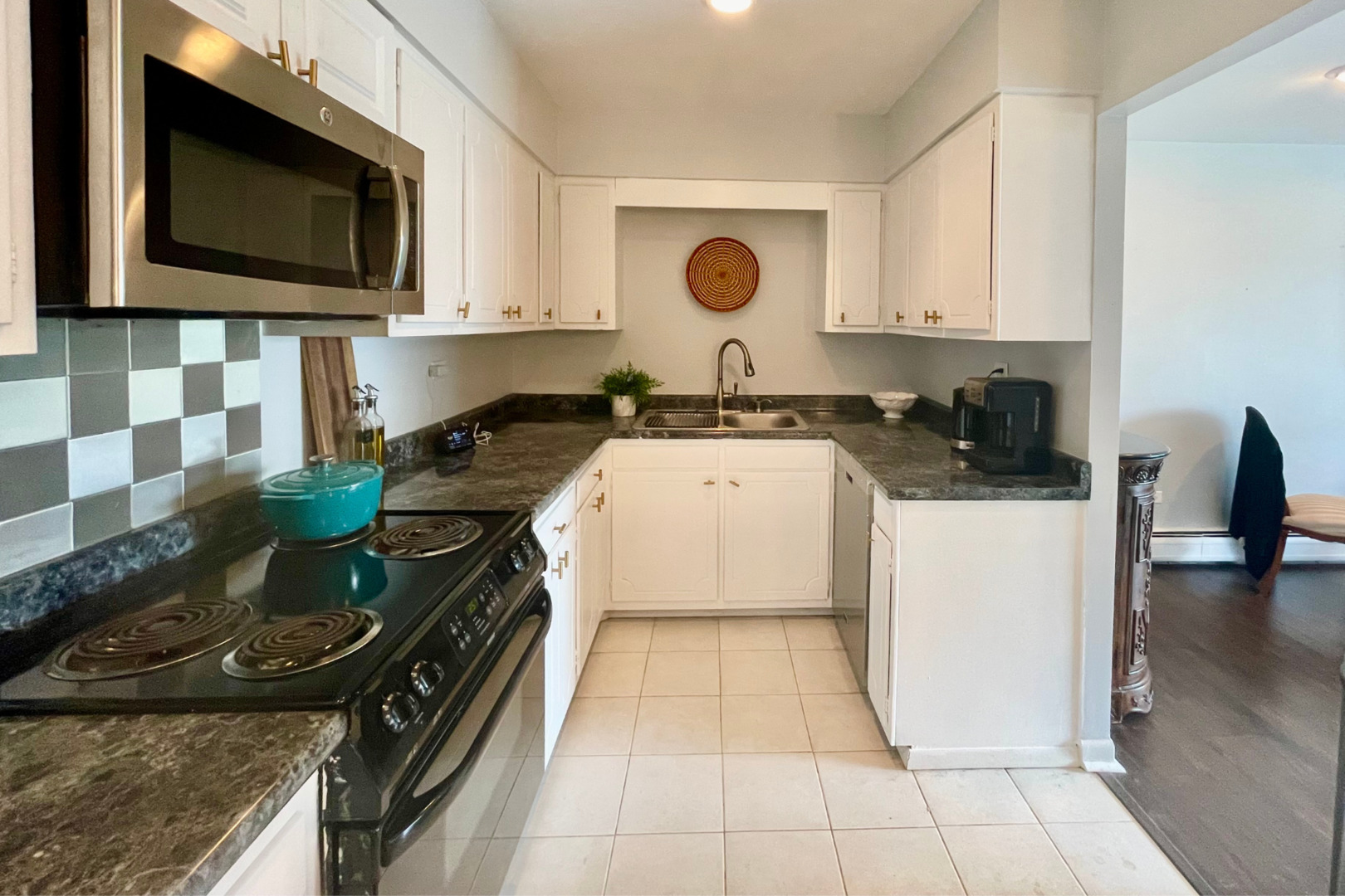 4250 Saratoga Avenue Unit: 304