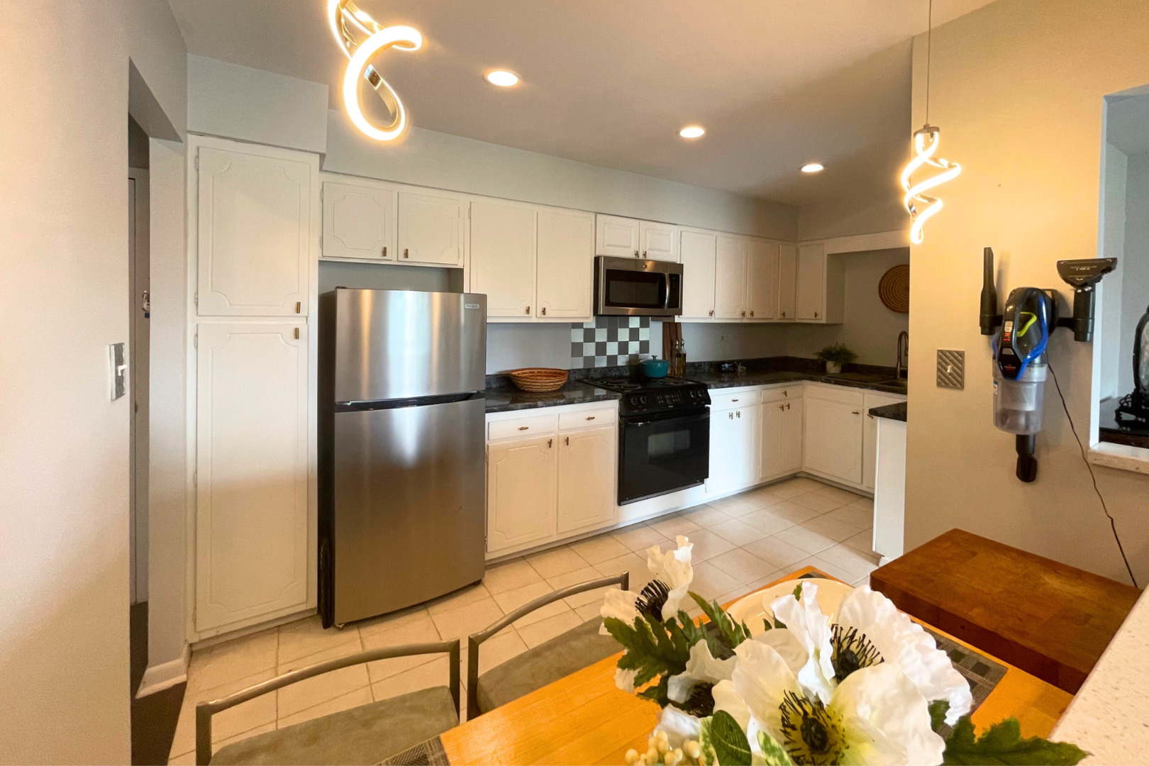 4250 Saratoga Avenue Unit: 304