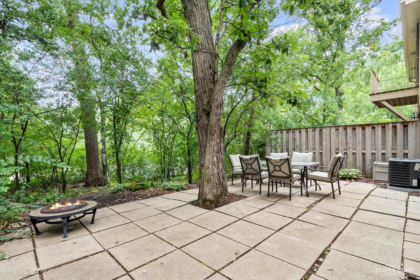 19W079 Avenue Barbizon