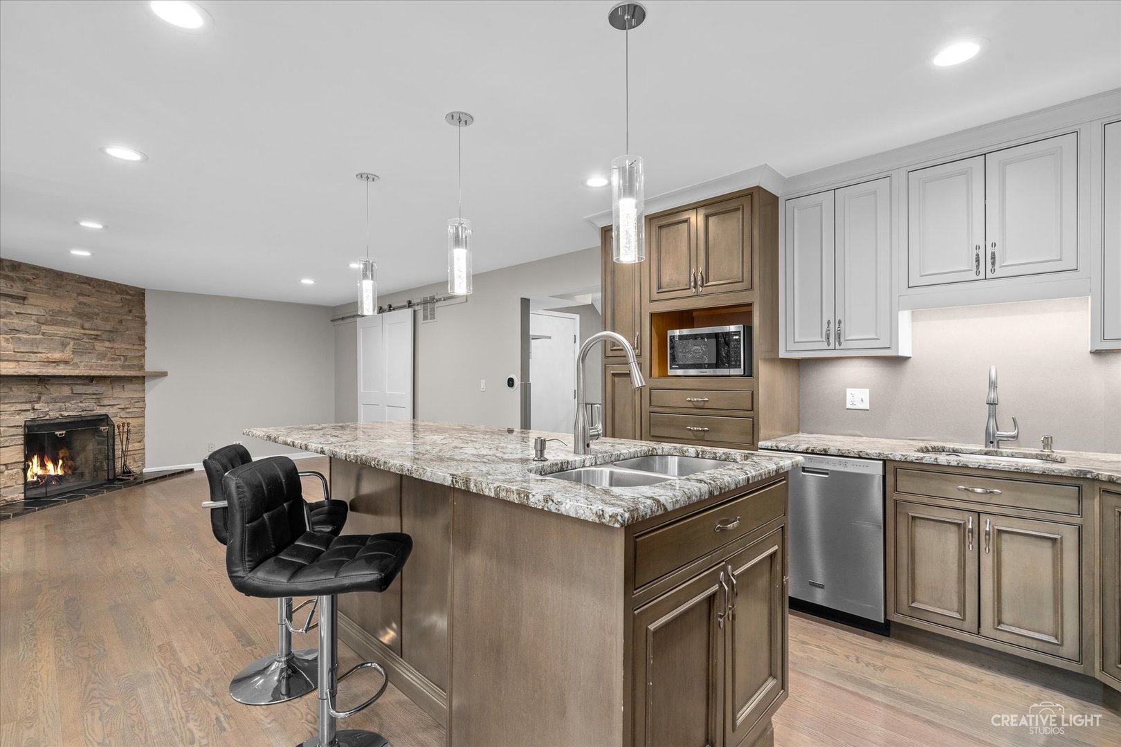 19W079 Avenue Barbizon