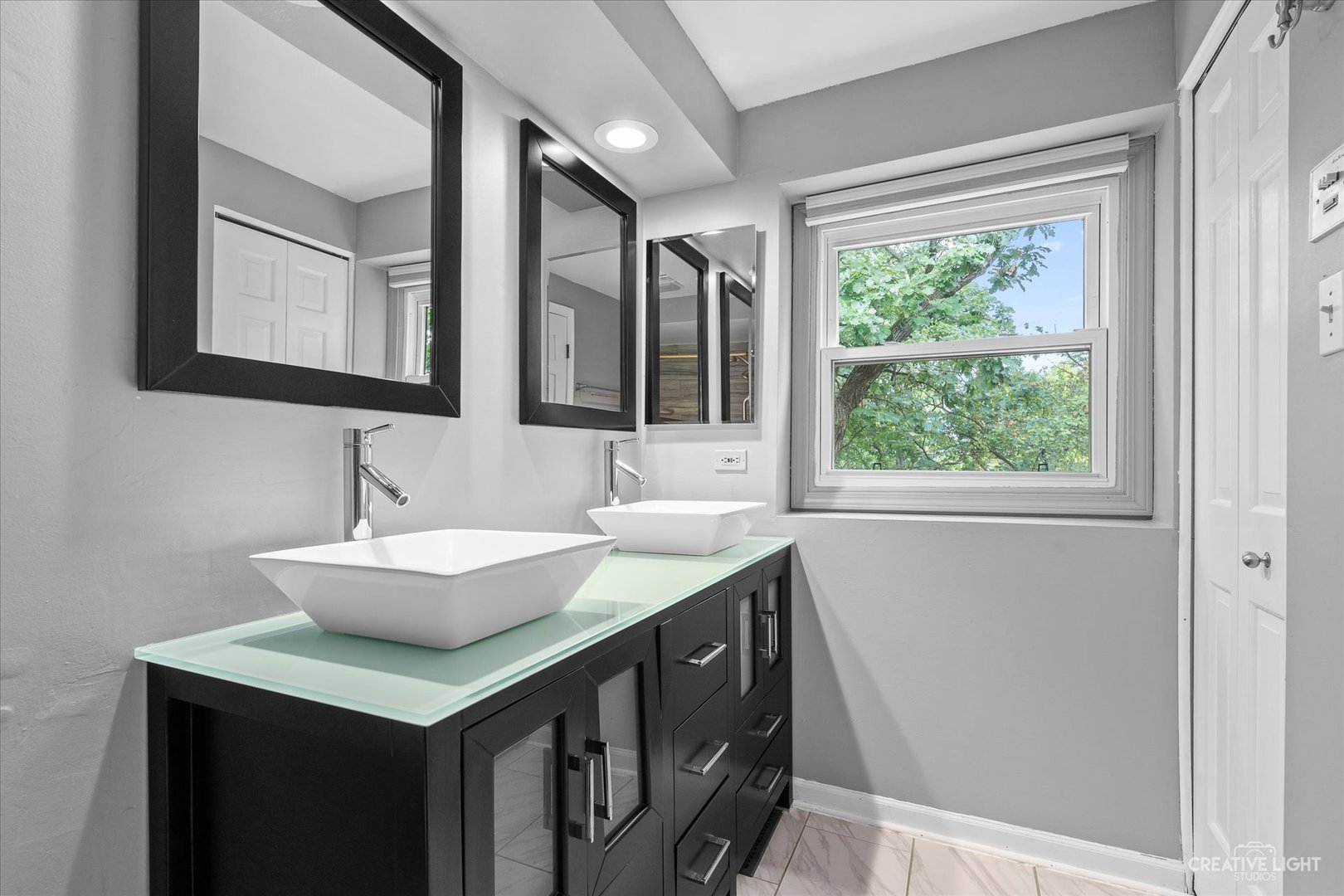 19W079 Avenue Barbizon