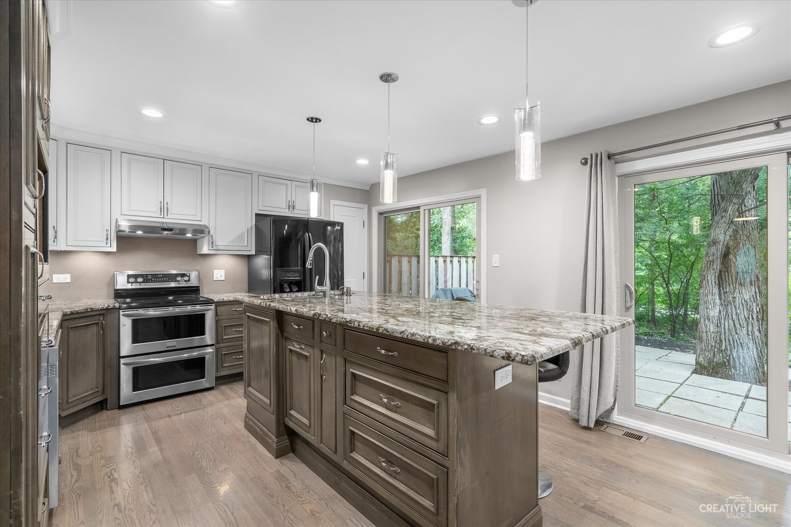 19W079 Avenue Barbizon