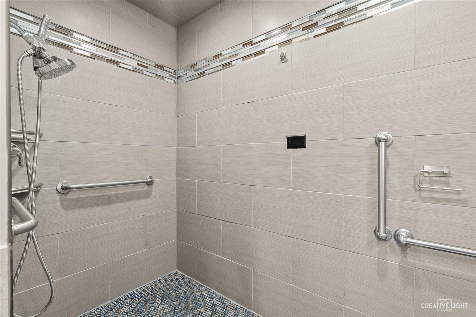 19W079 Avenue Barbizon