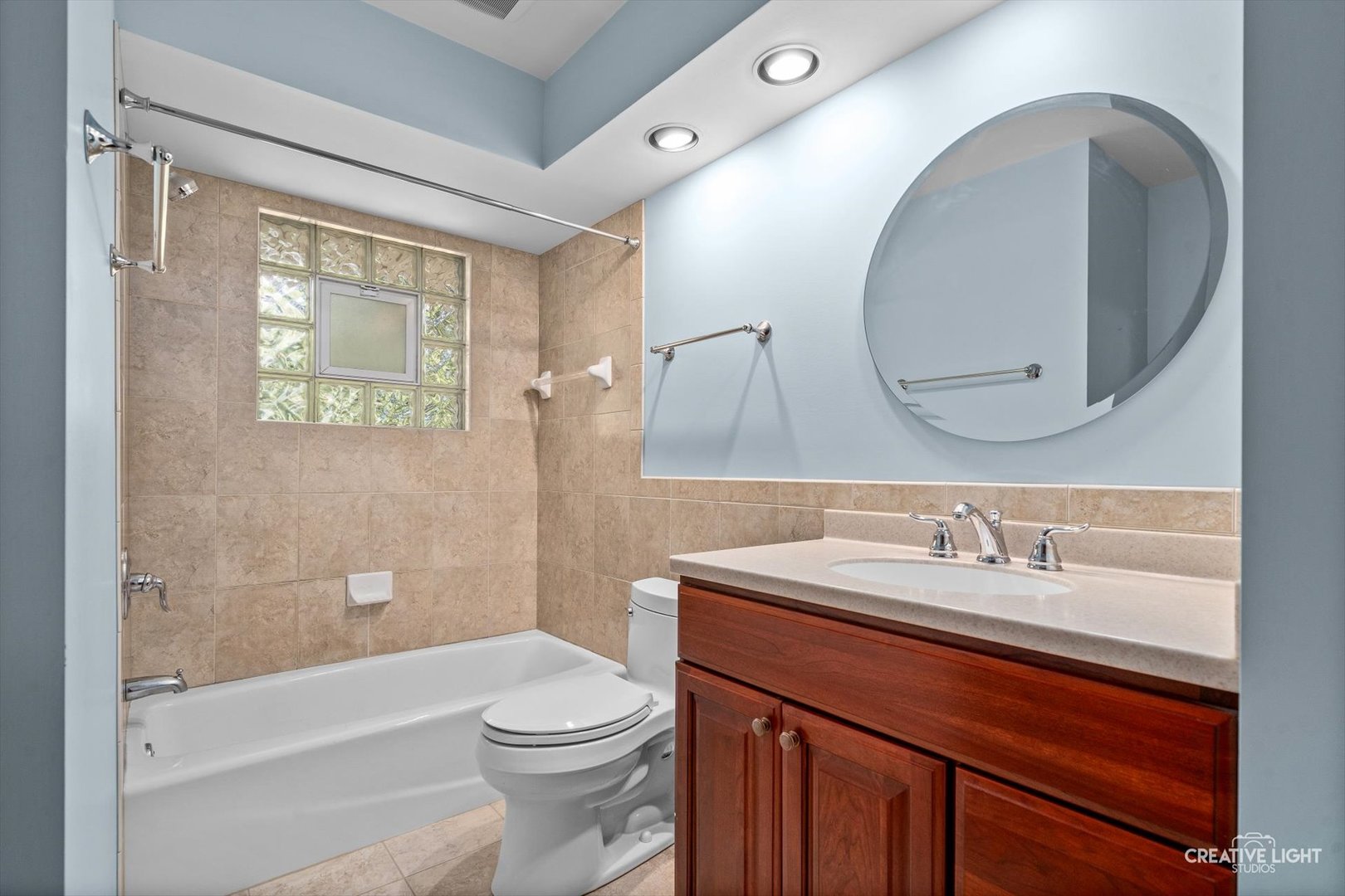 138 W Chicago Avenue