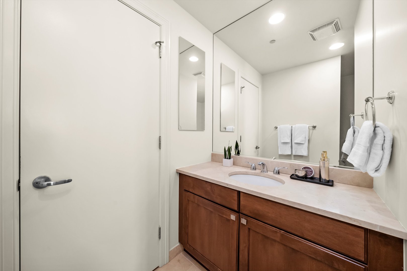 310 S Michigan Avenue Unit: 2101