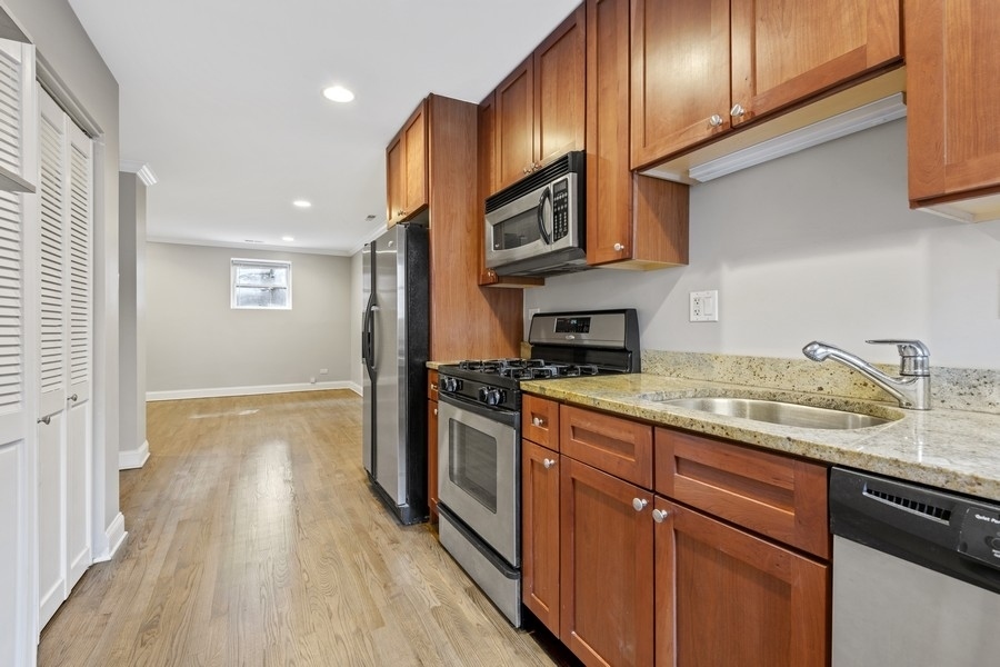 3514 N RACINE Avenue Unit: G