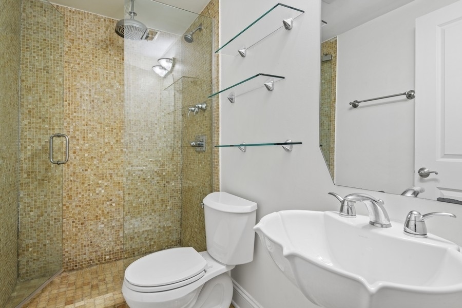 3514 N RACINE Avenue Unit: G