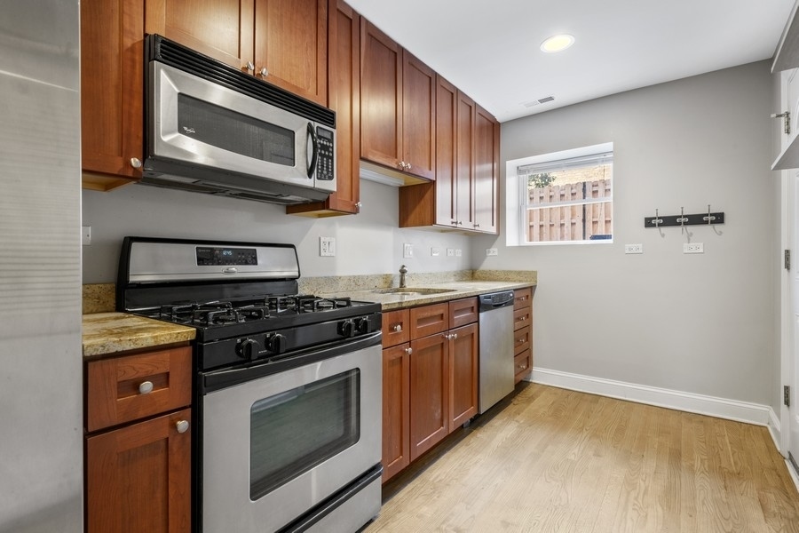 3514 N RACINE Avenue Unit: G