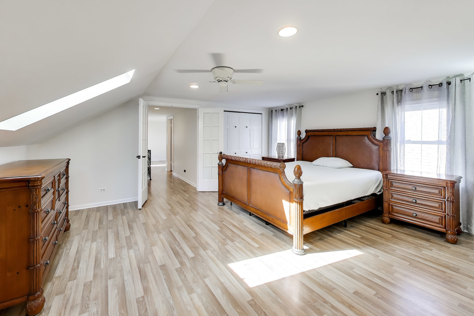 6224 N Rockwell Street