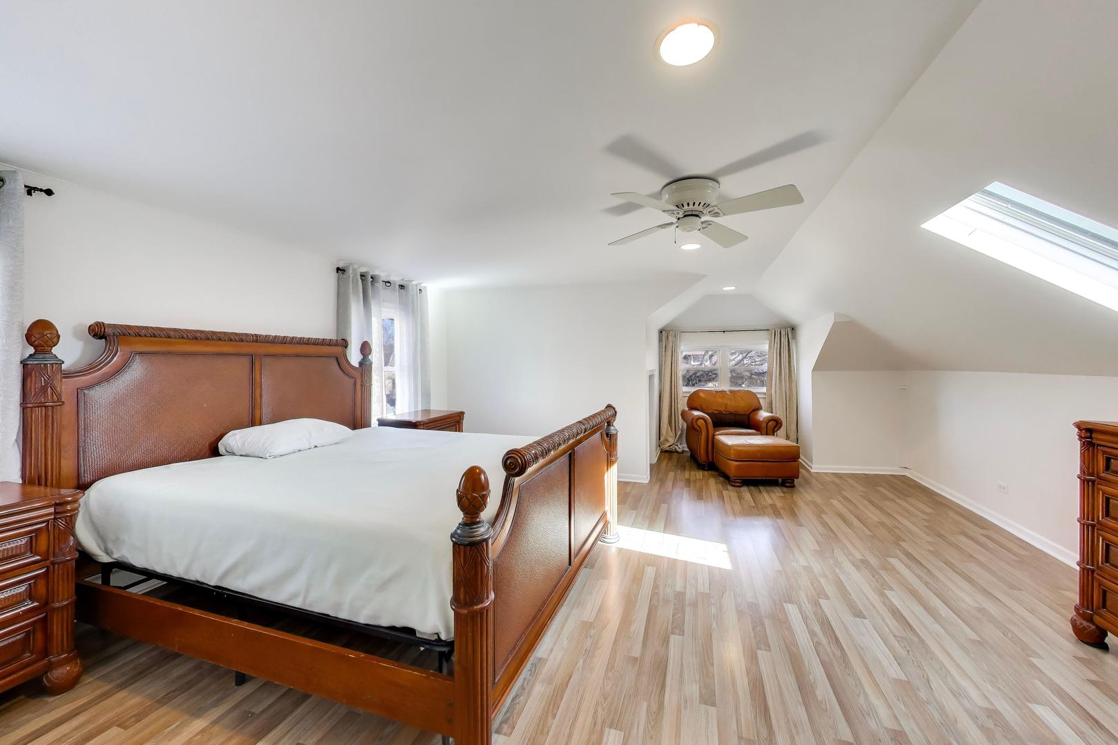 6224 N Rockwell Street