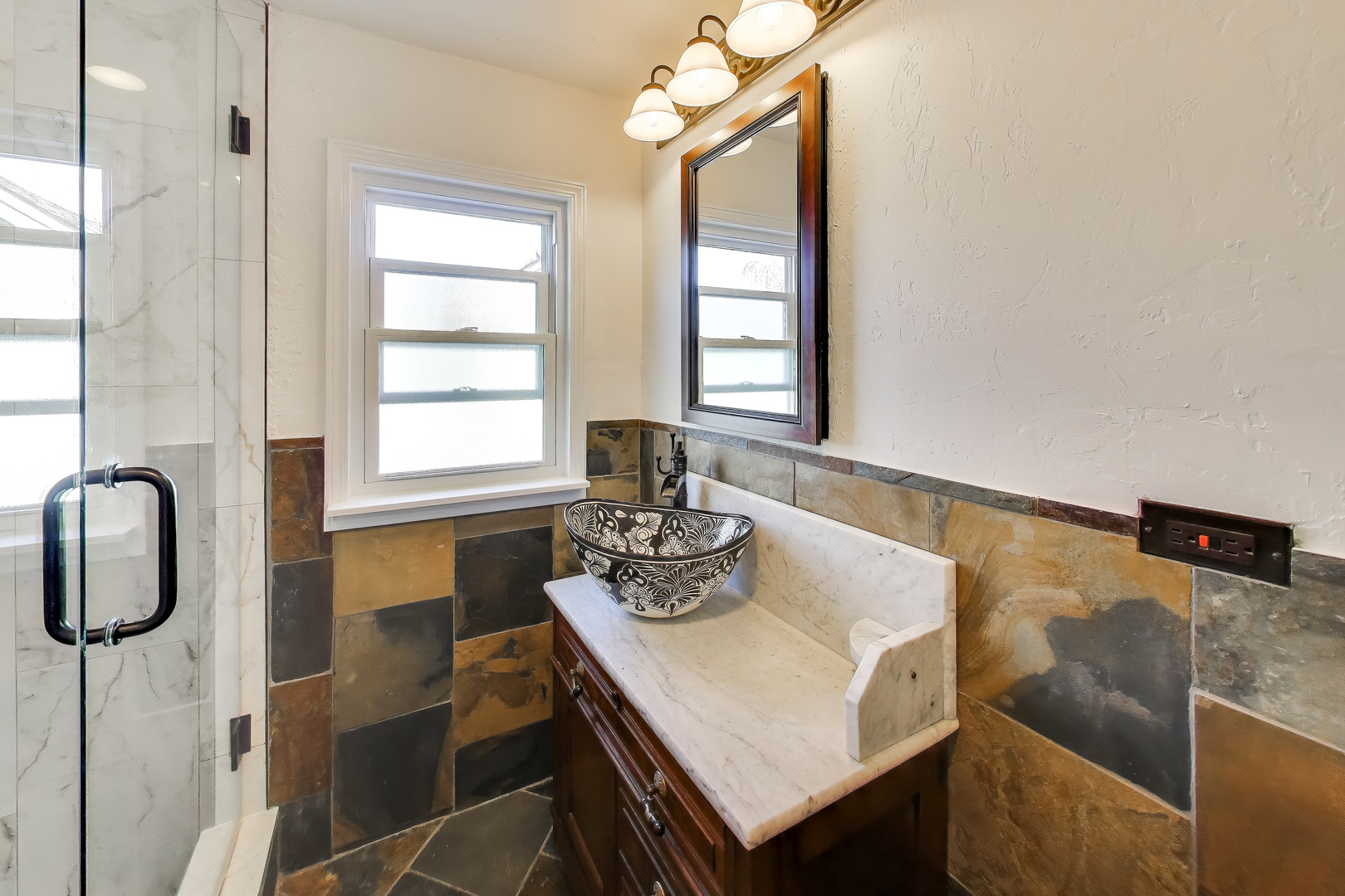 6224 N Rockwell Street