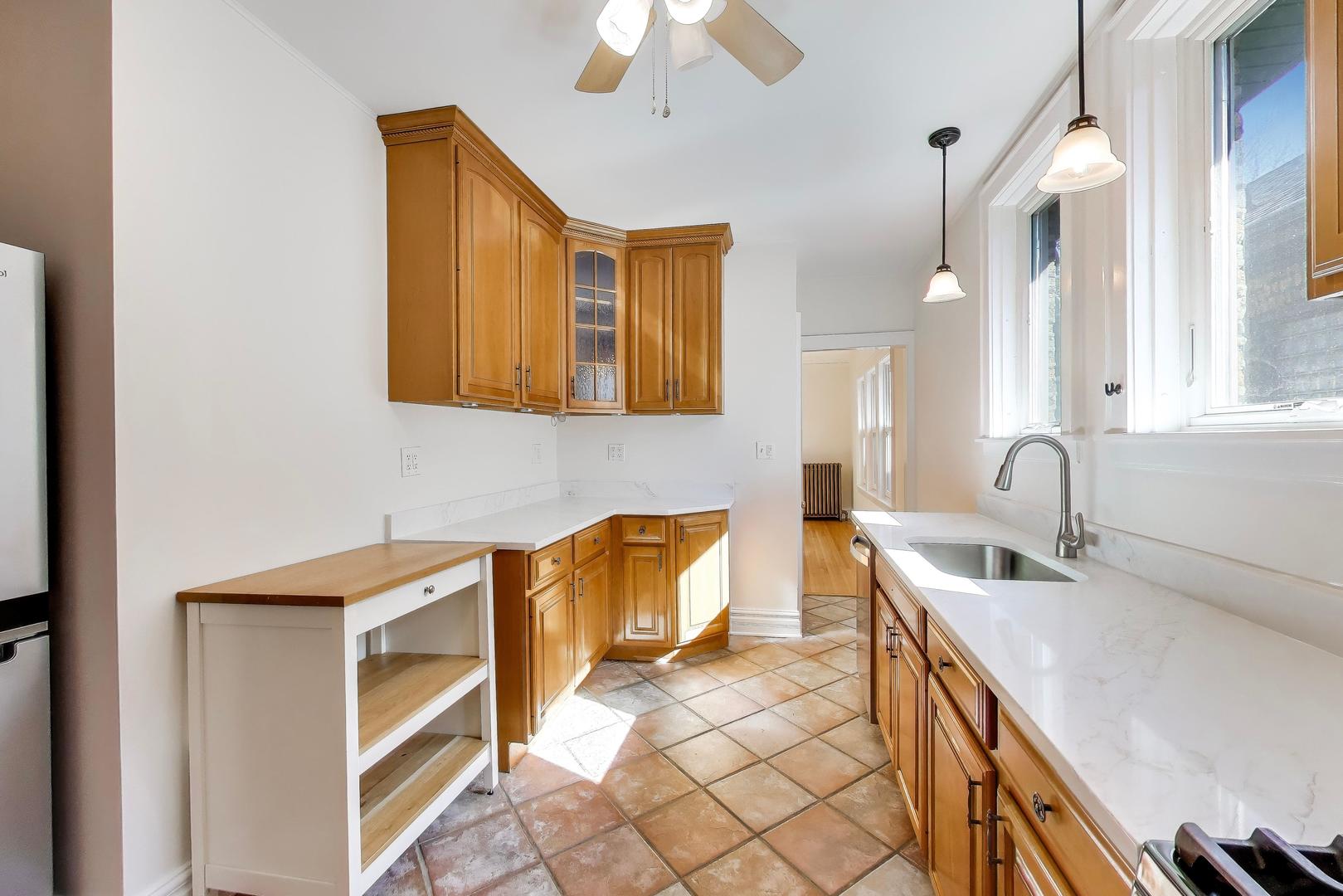 6224 N Rockwell Street