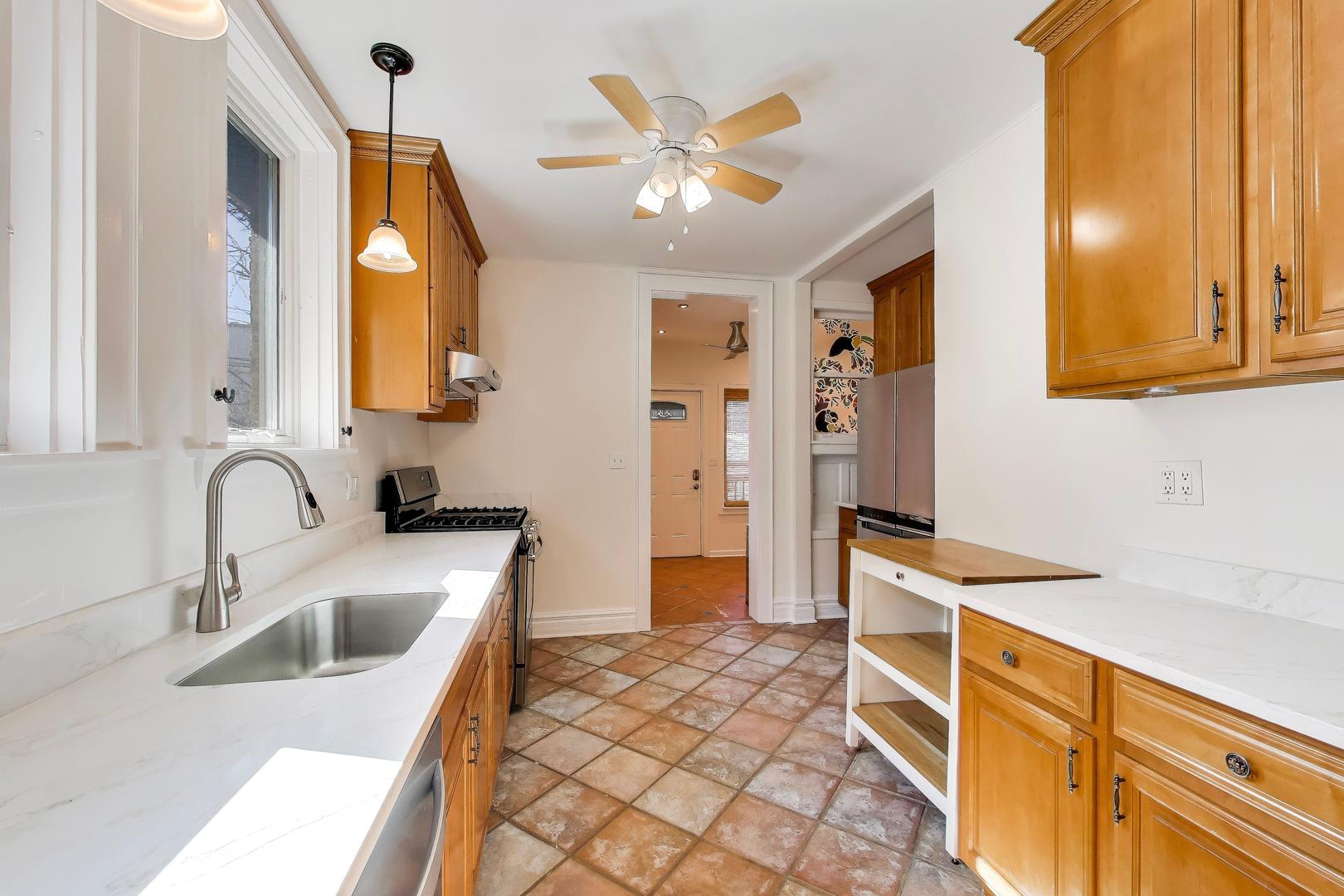 6224 N Rockwell Street