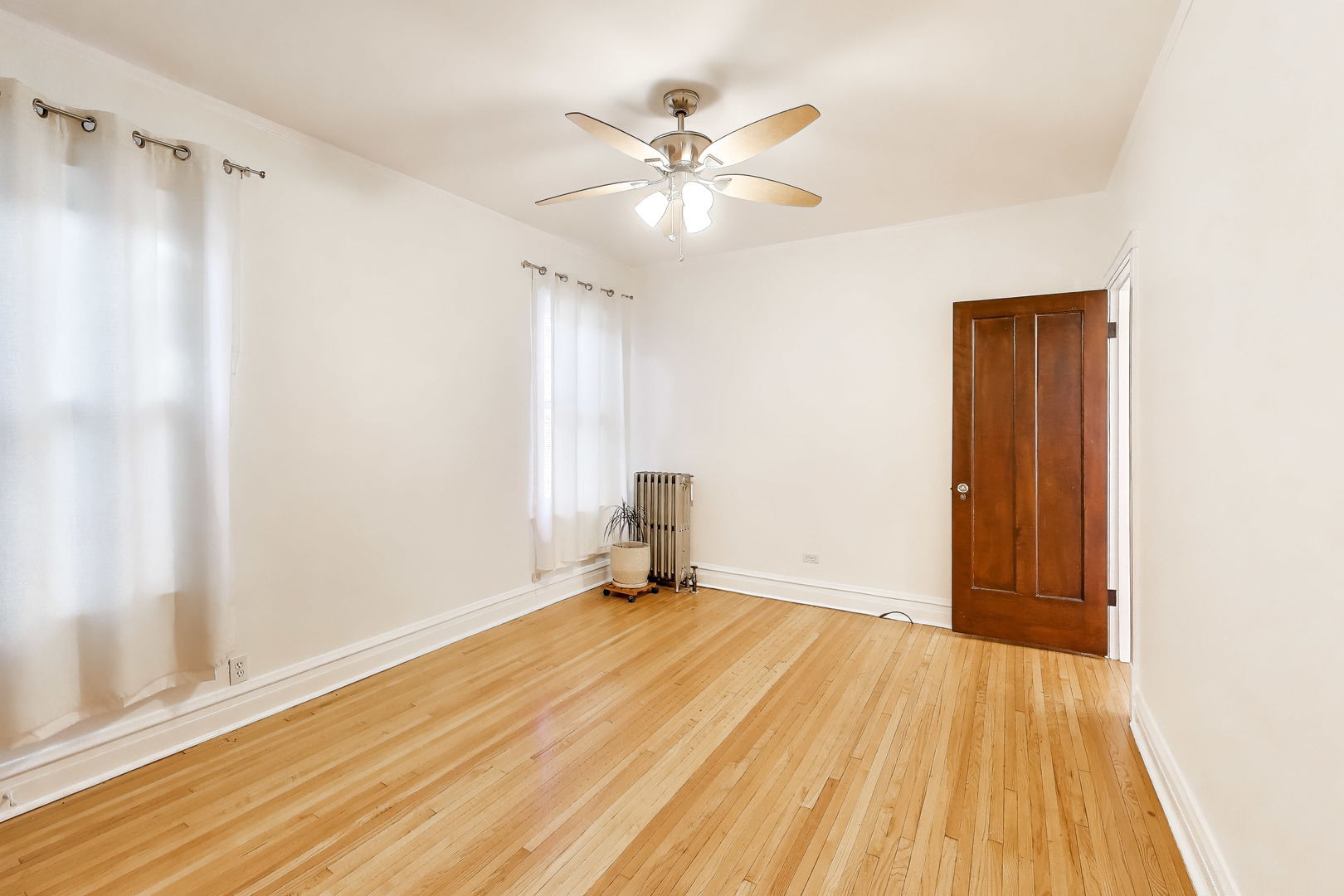 6224 N Rockwell Street