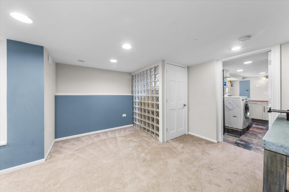 2159 W Wilson Avenue