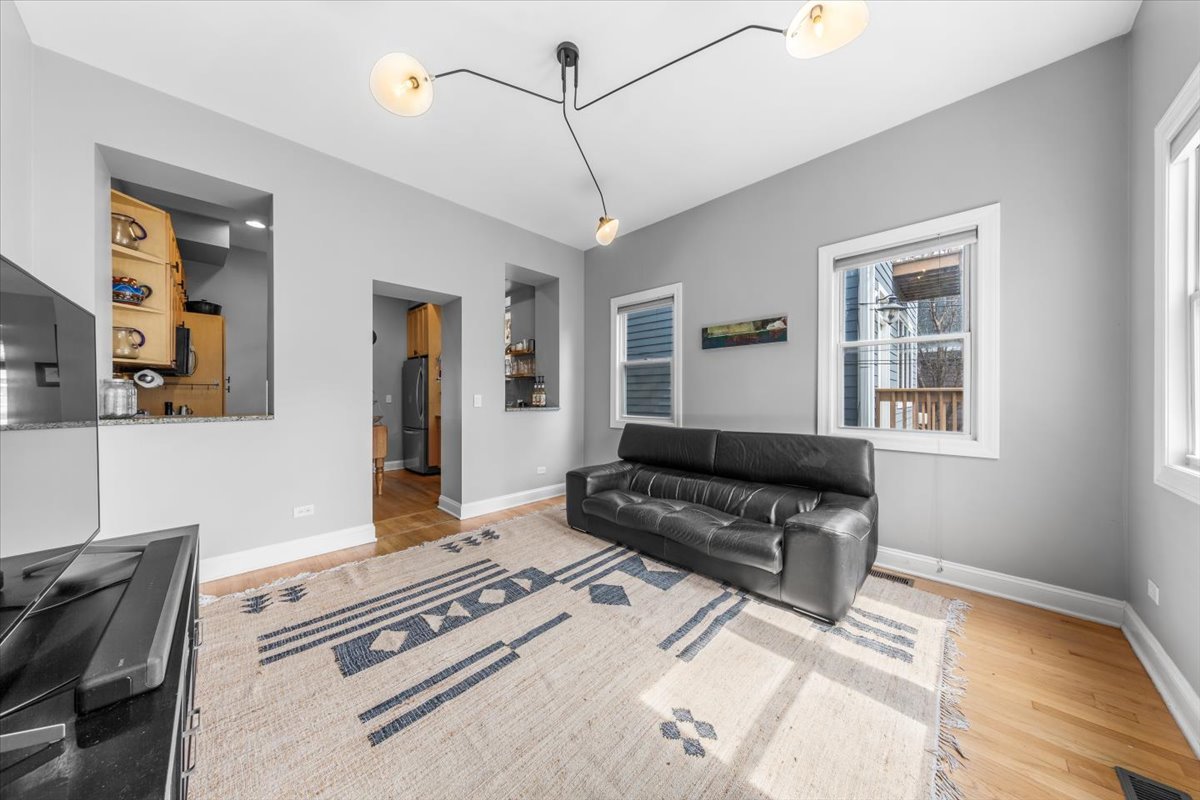2159 W Wilson Avenue