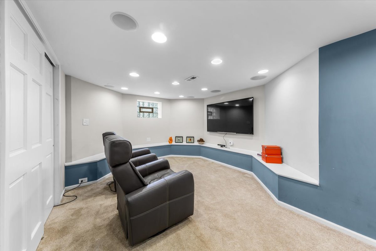 2159 W Wilson Avenue