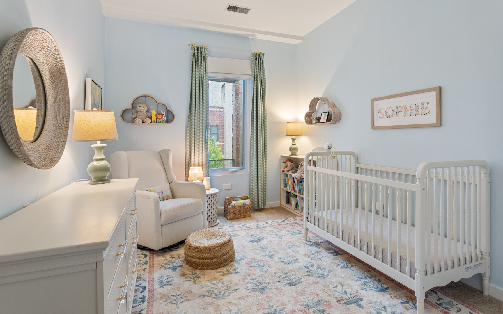 4118 N LINCOLN Avenue Unit: 302