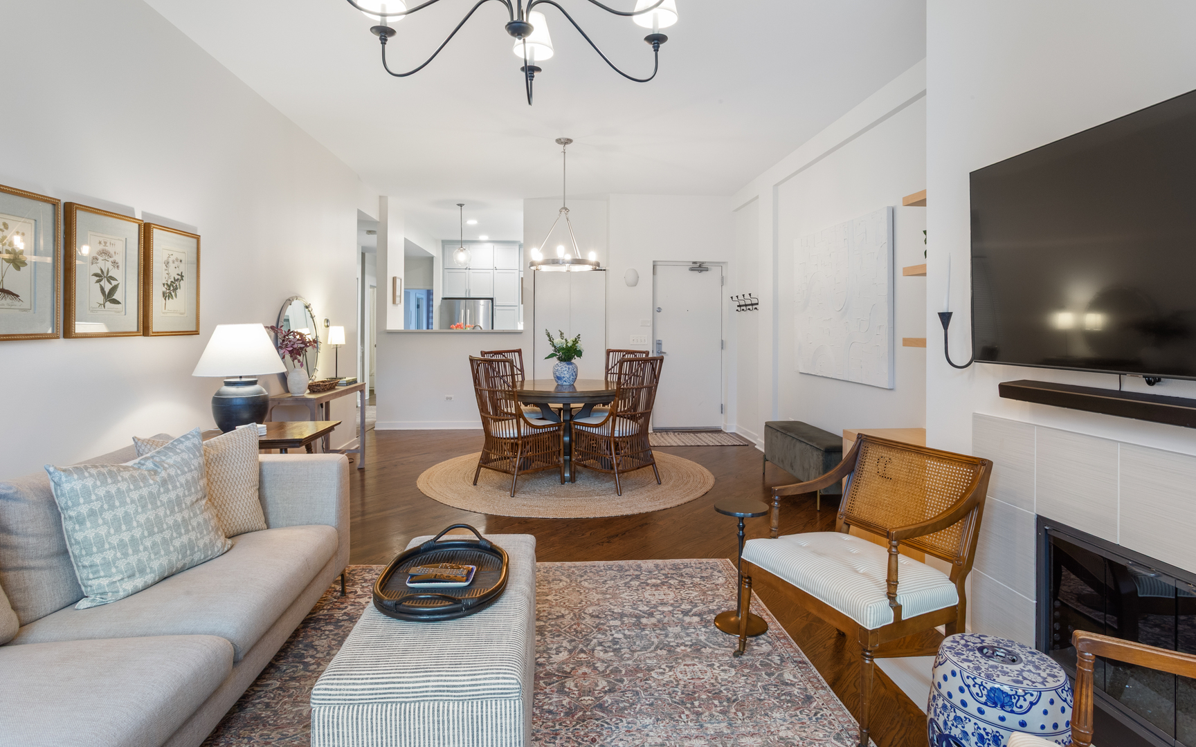 4118 N LINCOLN Avenue Unit: 302