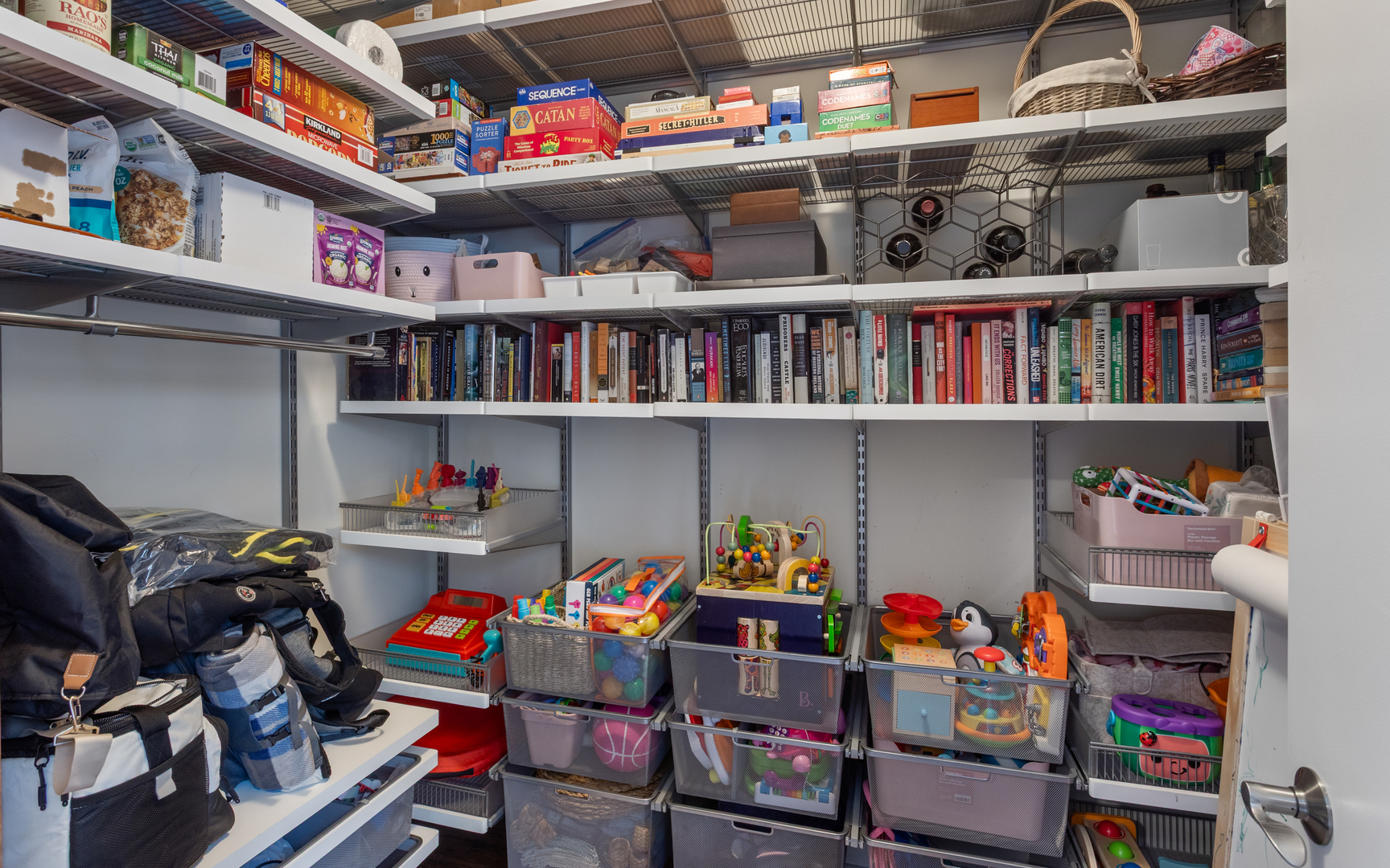 4118 N LINCOLN Avenue Unit: 302