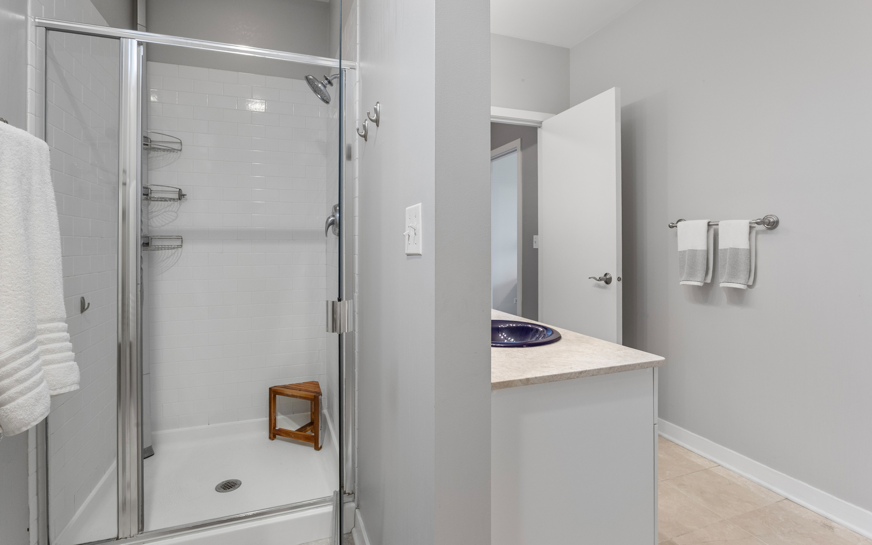 4118 N LINCOLN Avenue Unit: 302