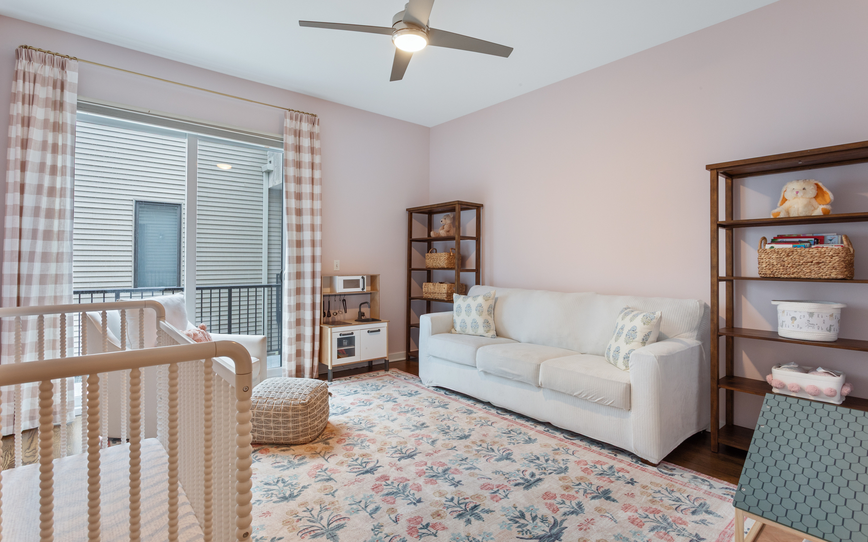 4118 N LINCOLN Avenue Unit: 302