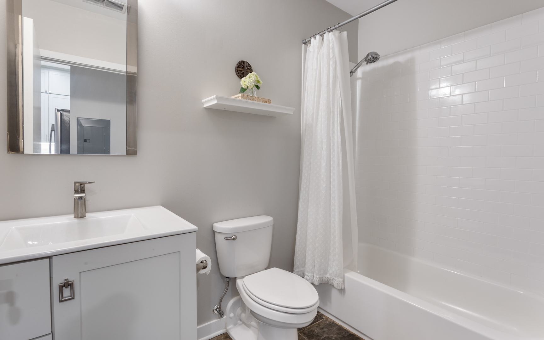 4118 N LINCOLN Avenue Unit: 302