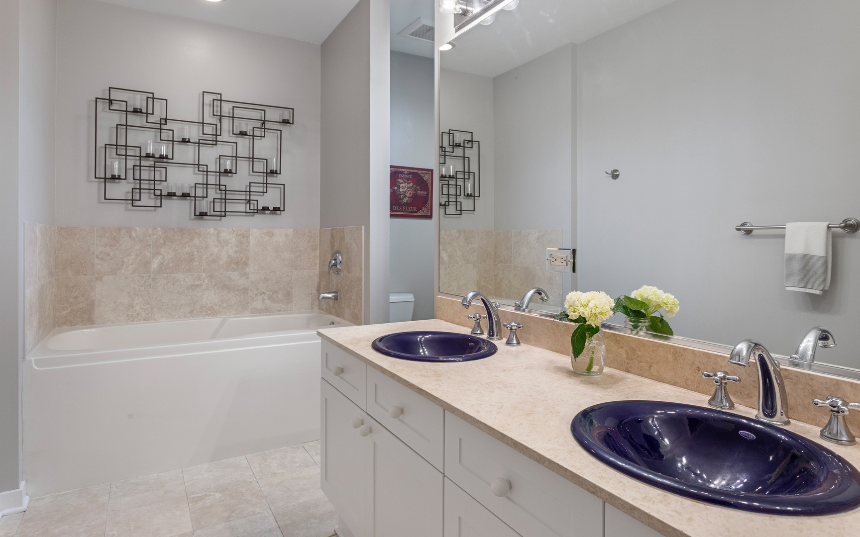 4118 N LINCOLN Avenue Unit: 302