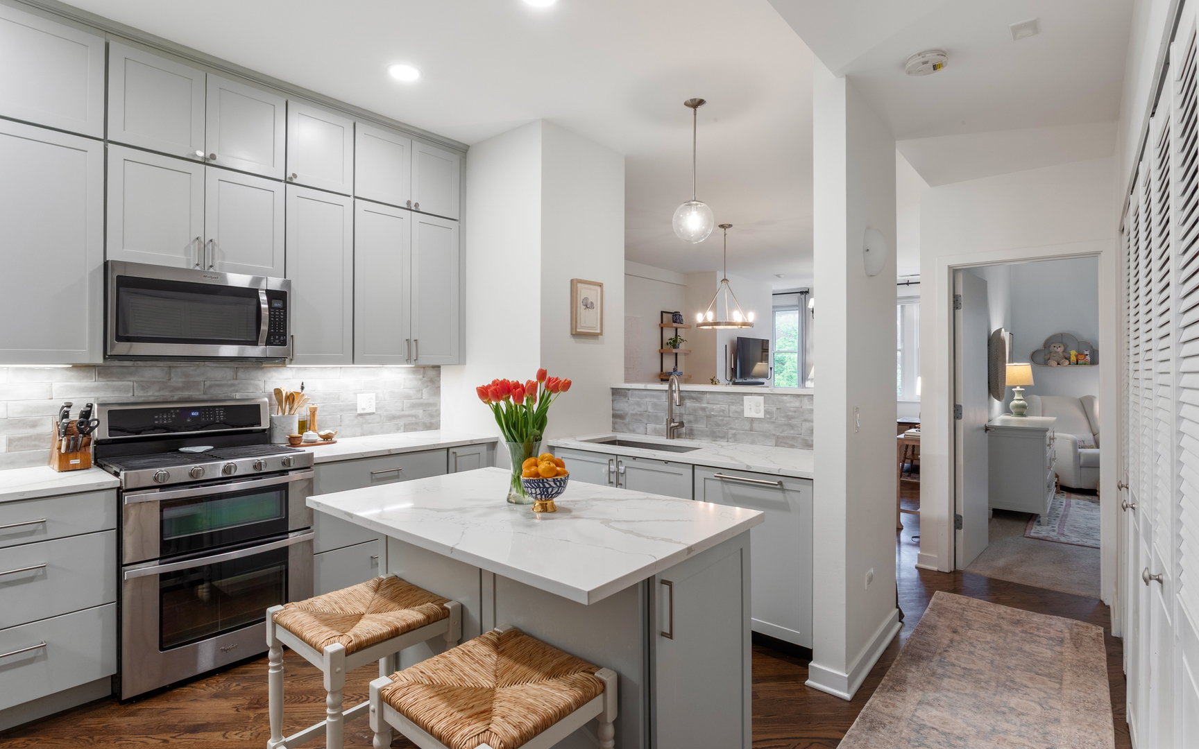 4118 N LINCOLN Avenue Unit: 302