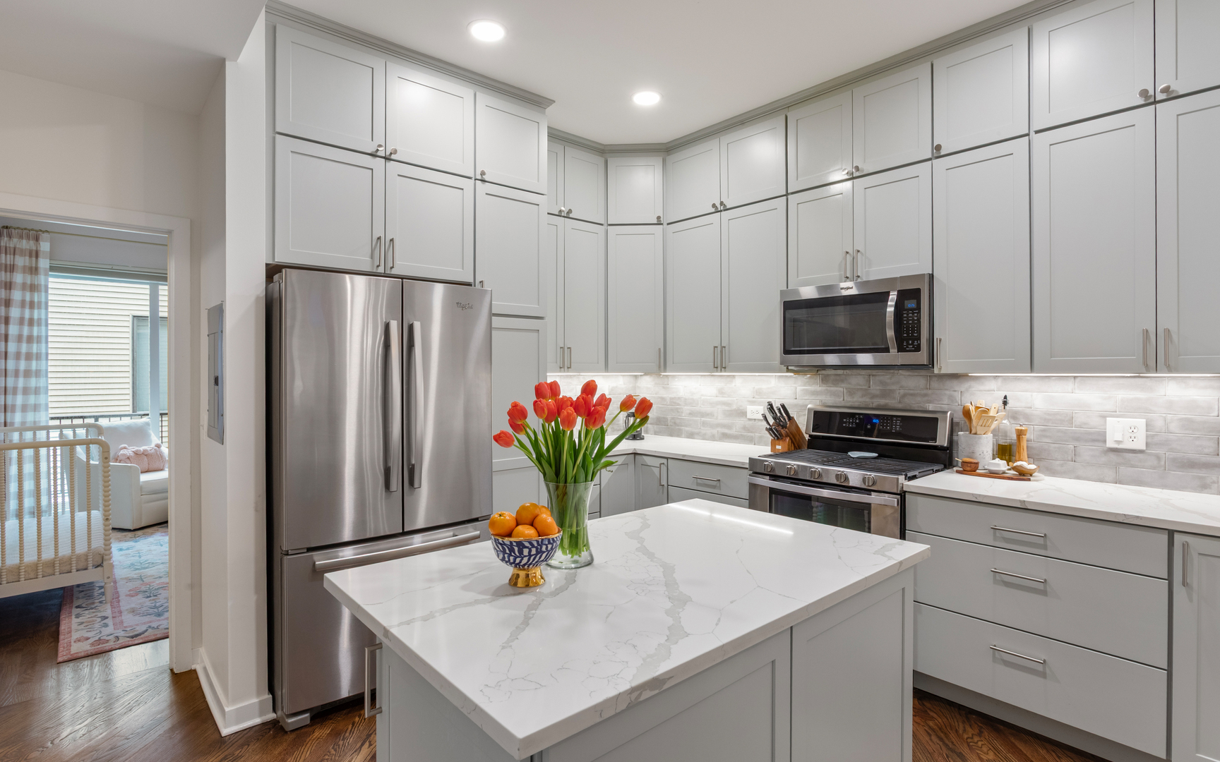 4118 N LINCOLN Avenue Unit: 302