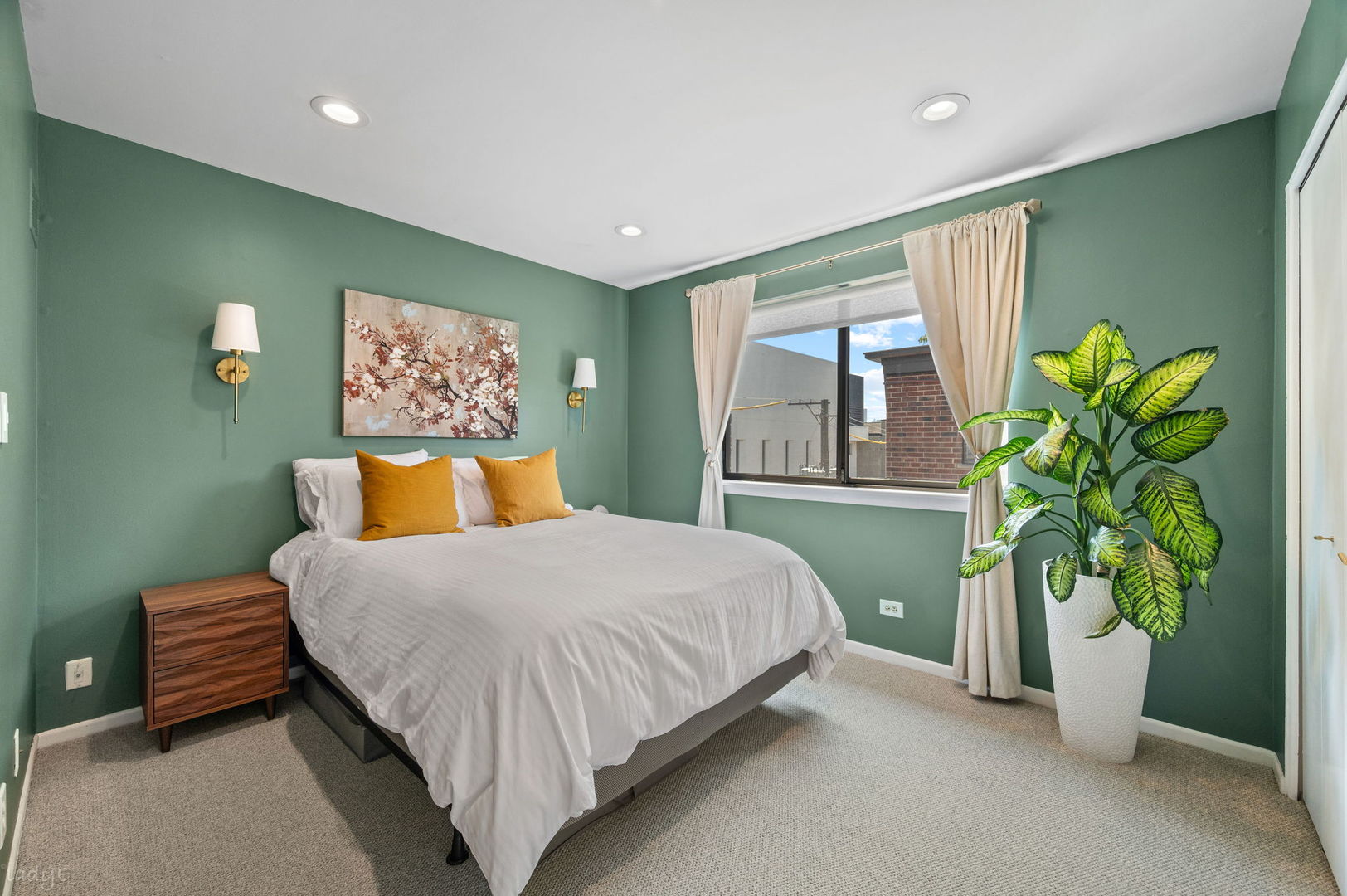 1651 N Dayton Street Unit: 304