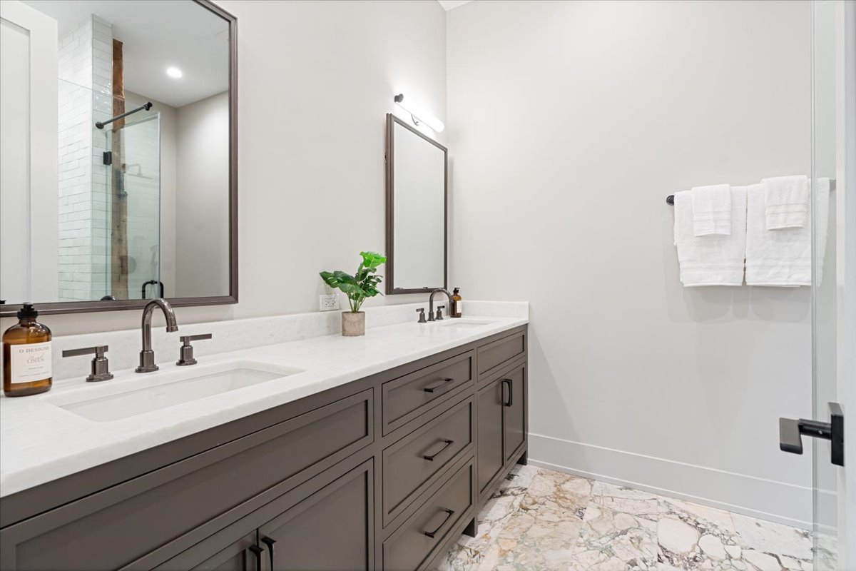 368 W Huron Street Unit: 4S