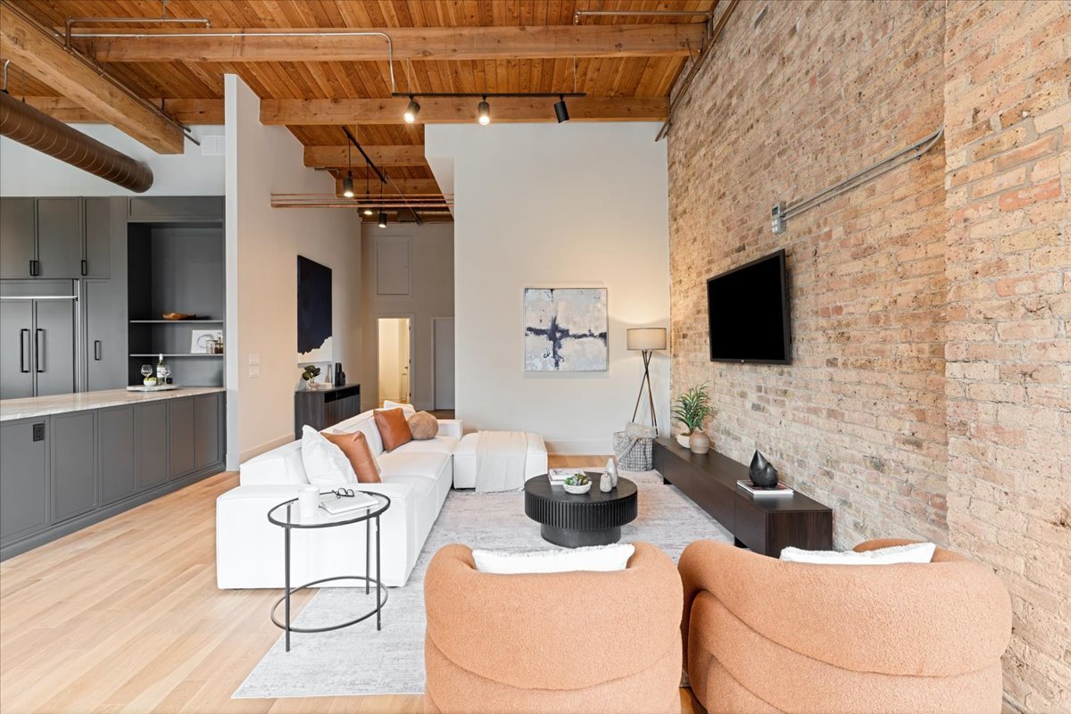 368 W Huron Street Unit: 4S