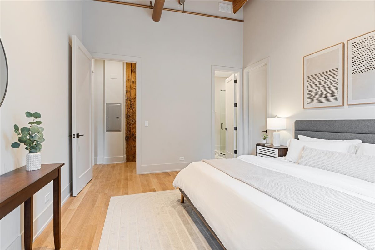 368 W Huron Street Unit: 4S