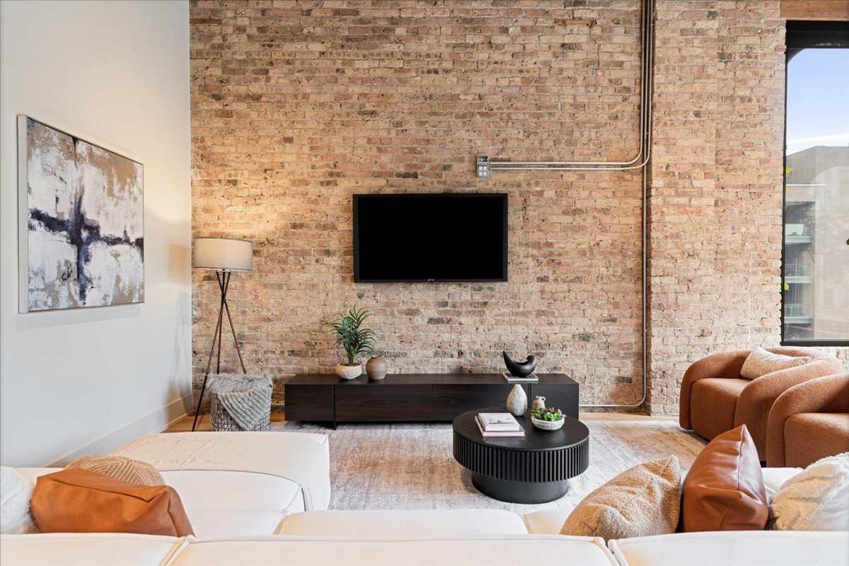 368 W Huron Street Unit: 4S
