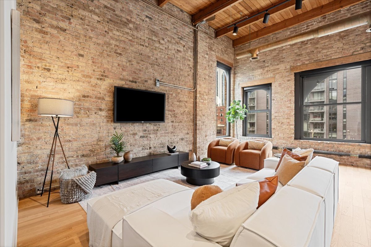 368 W Huron Street Unit: 4S