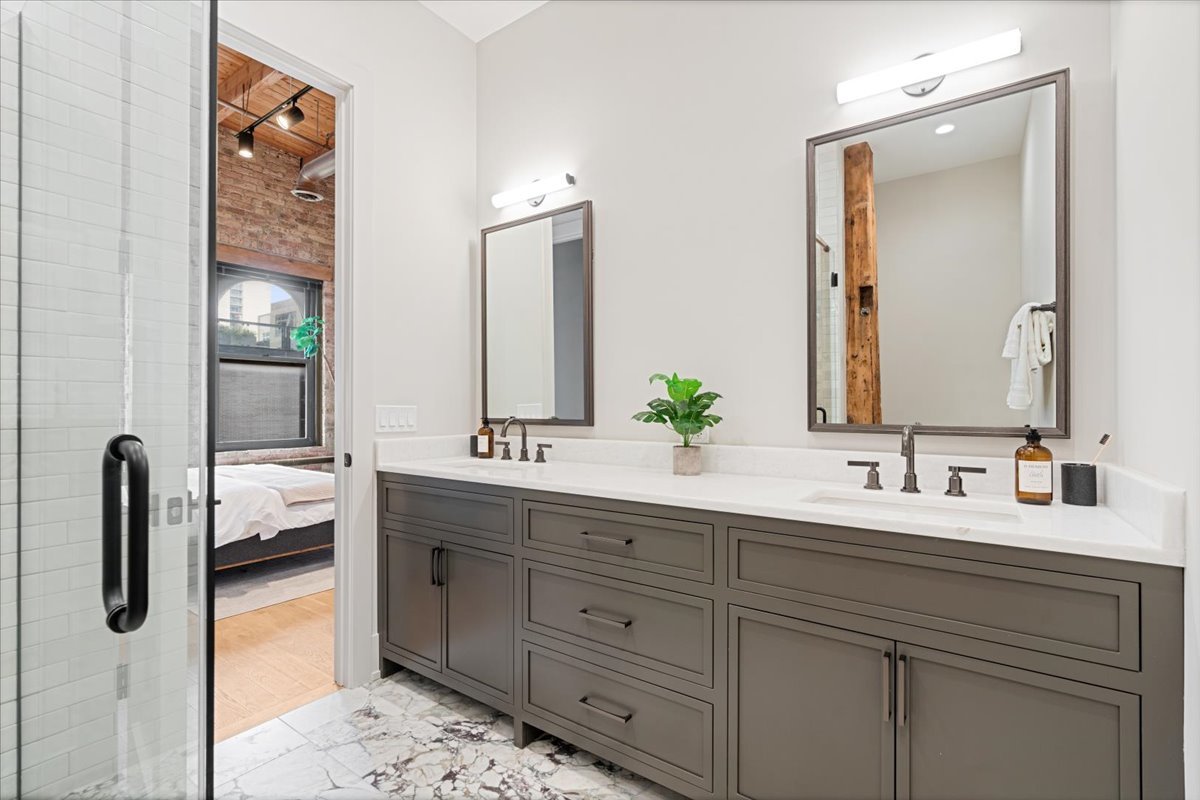 368 W Huron Street Unit: 4S