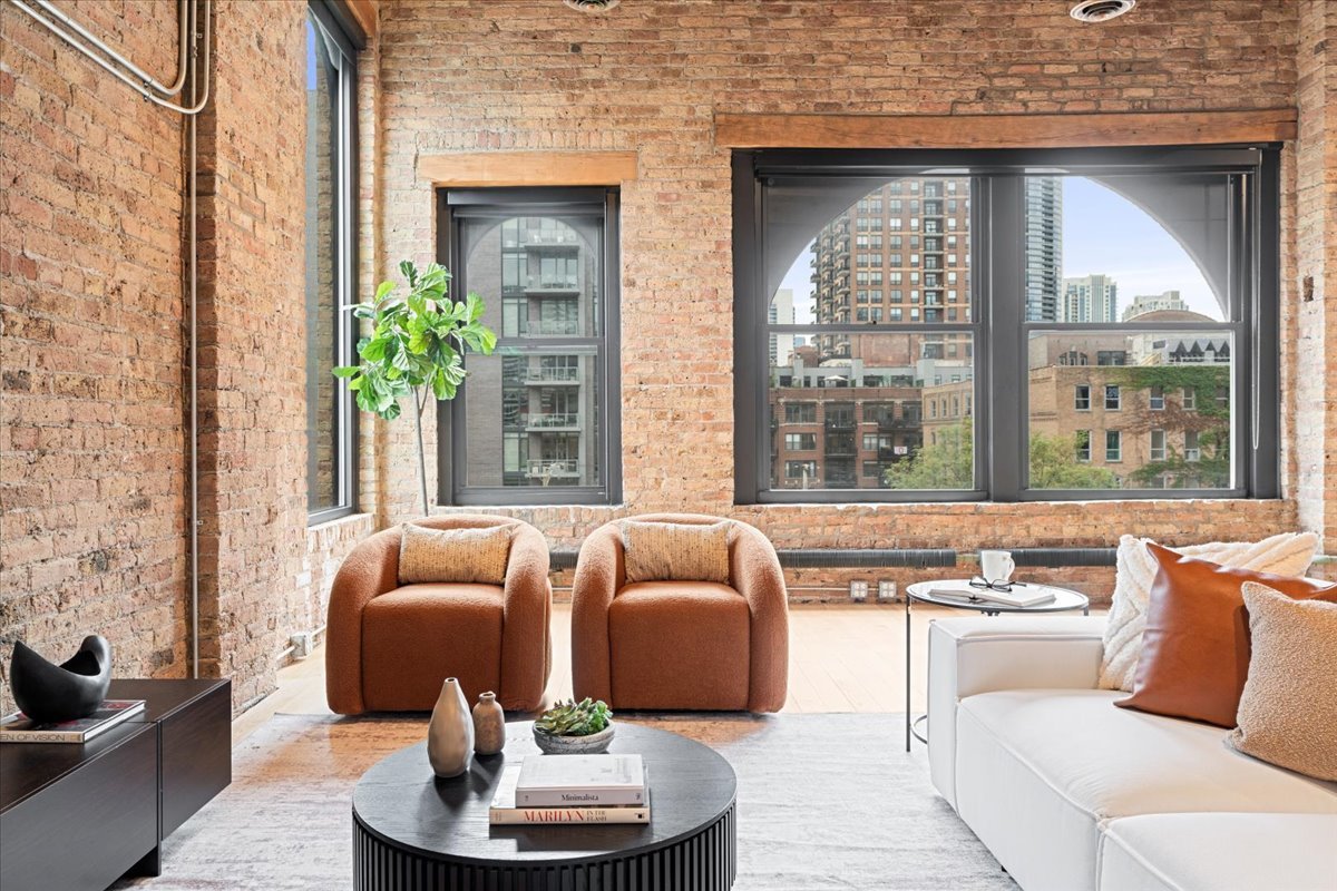 368 W Huron Street Unit: 4S