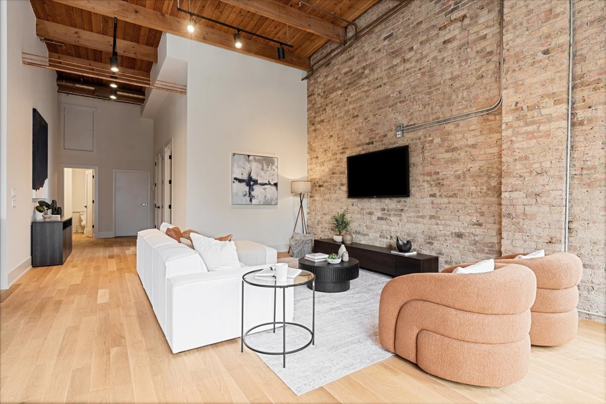 368 W Huron Street Unit: 4S