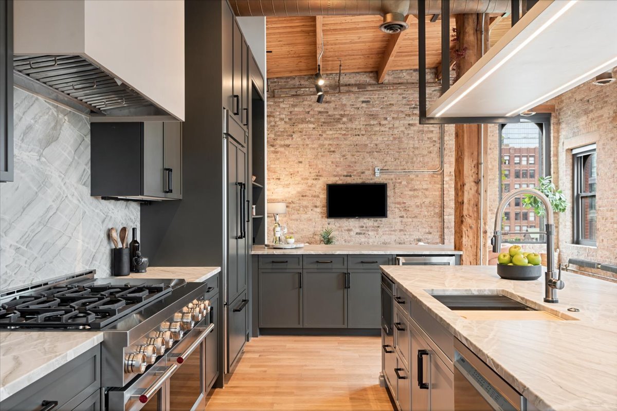 368 W Huron Street Unit: 4S