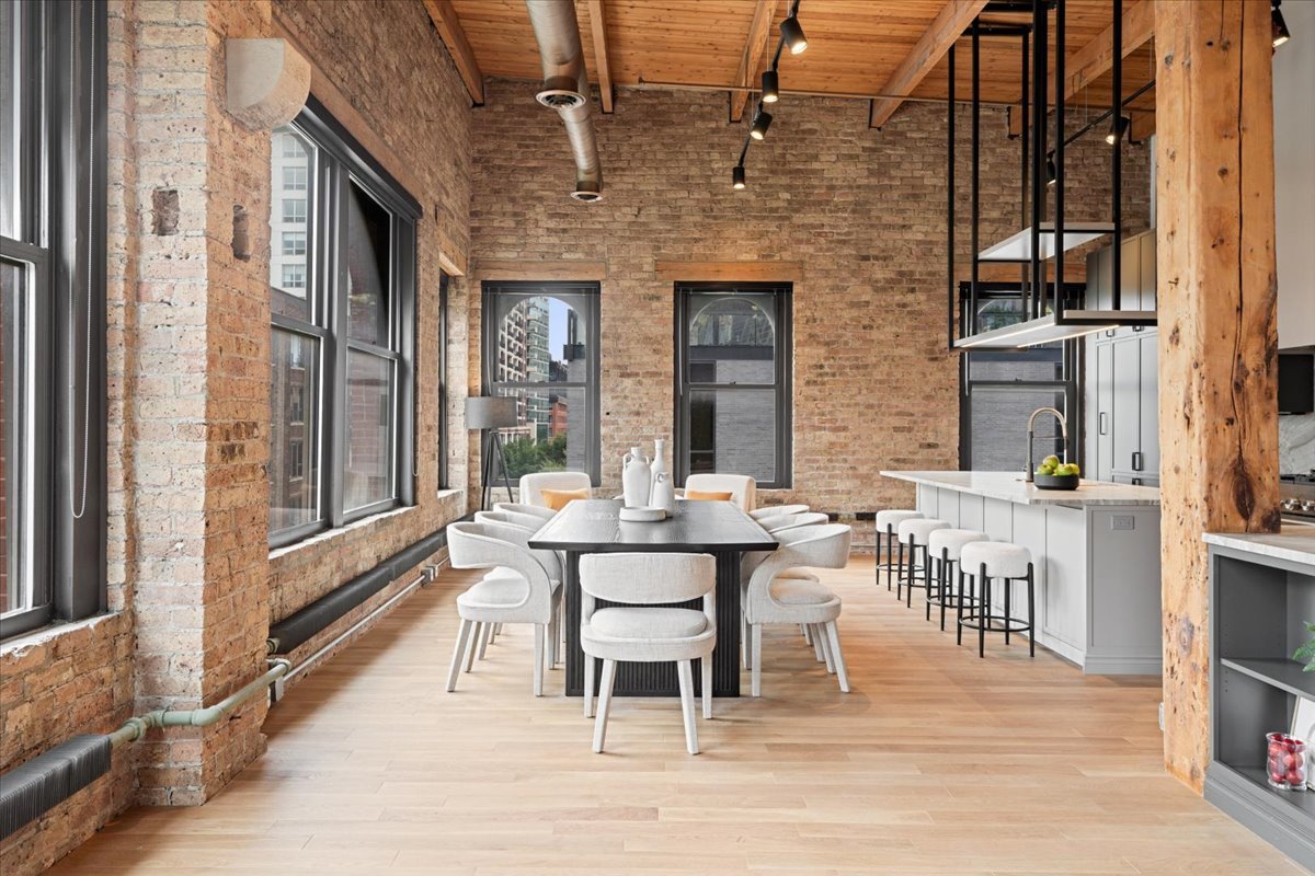 368 W Huron Street Unit: 4S