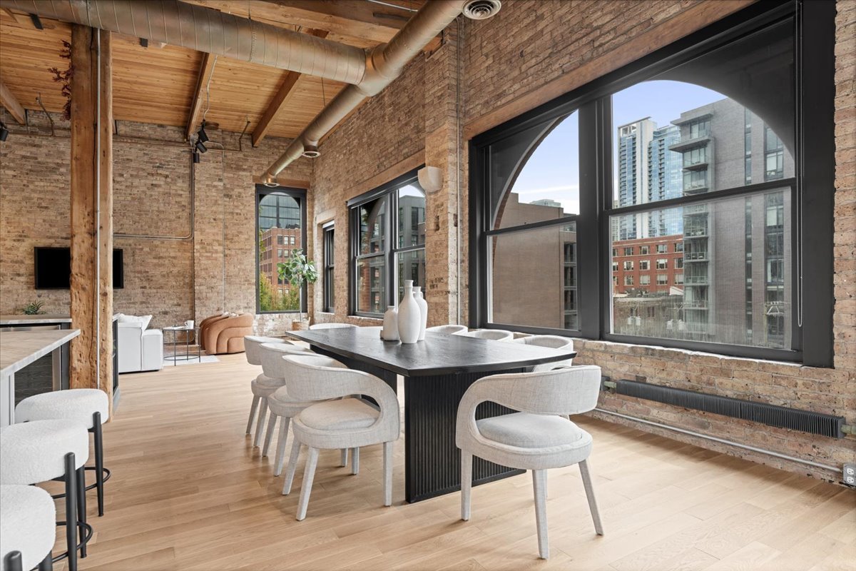 368 W Huron Street Unit: 4S