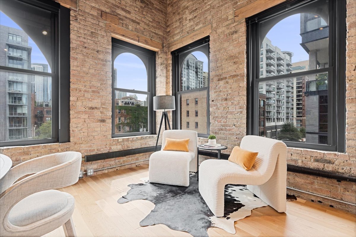 368 W Huron Street Unit: 4S