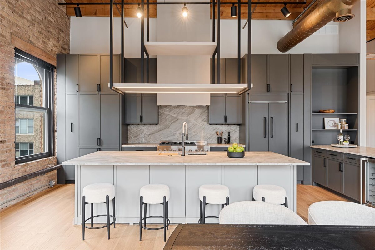 368 W Huron Street Unit: 4S