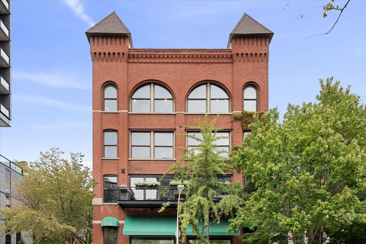 368 W Huron Street Unit: 4S