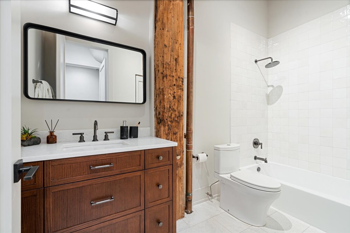 368 W Huron Street Unit: 4S