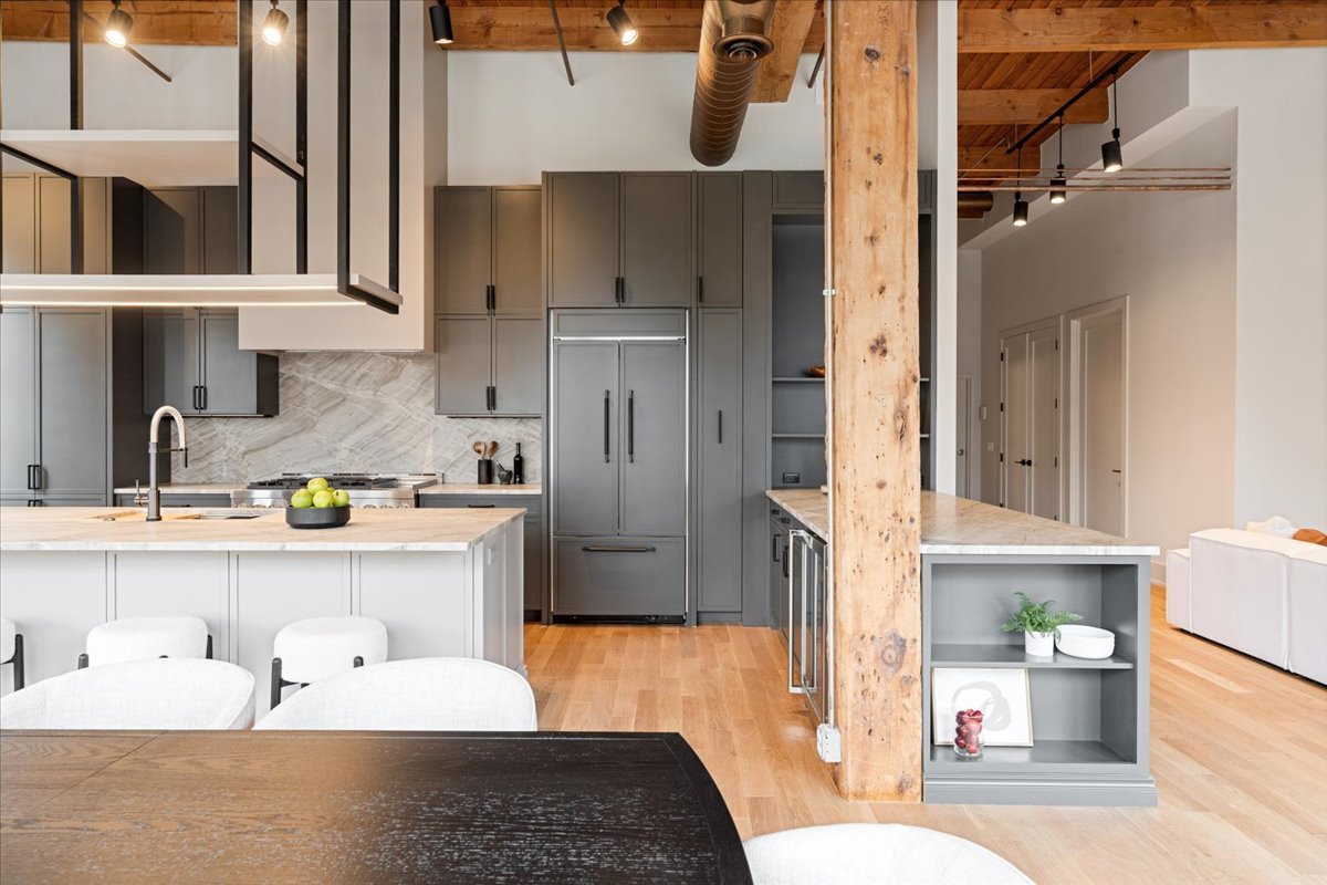 368 W Huron Street Unit: 4S