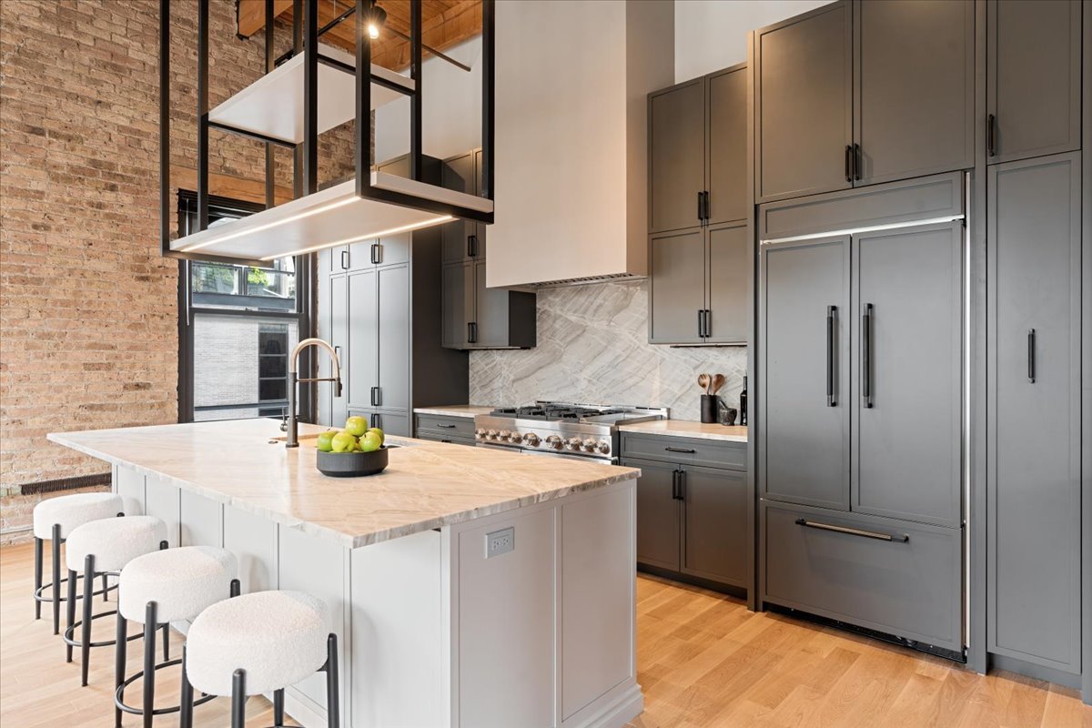 368 W Huron Street Unit: 4S
