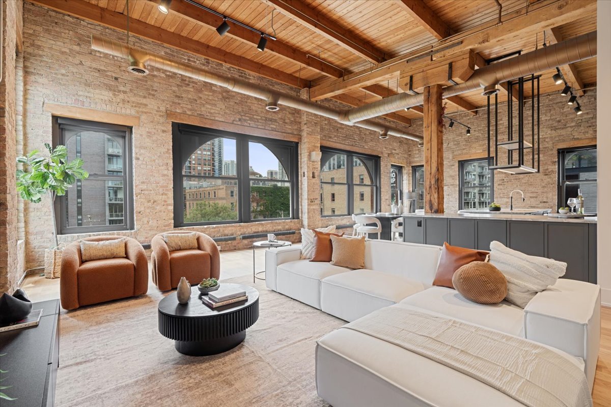 368 W Huron Street Unit: 4S